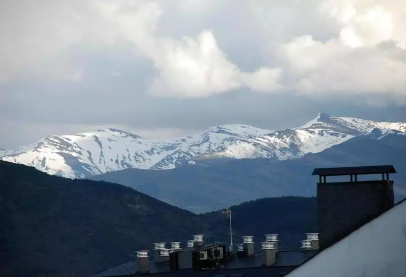 فندق Hostal Monteclaro