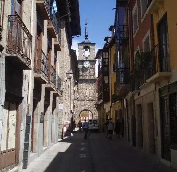 فندق Hostal Monteclaro