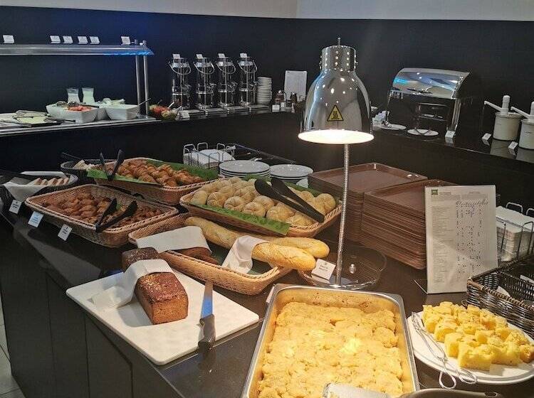 בית מלון כפרי Ibis Styles Warszawa Airport