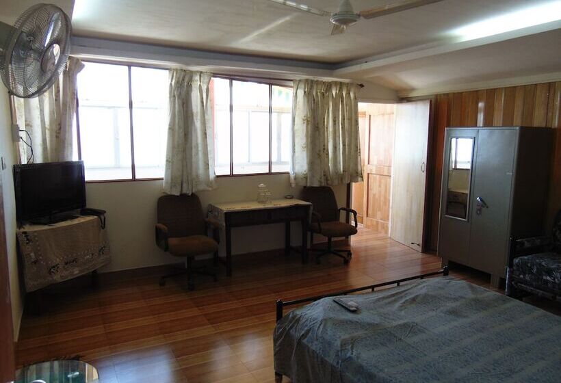 בית מלון כפרי Manvin S