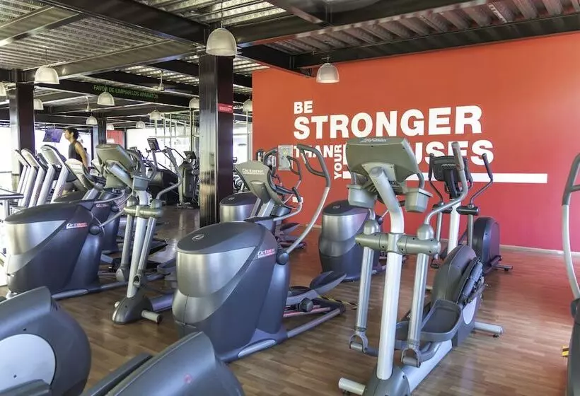 ホテル Maria Isabel Colima