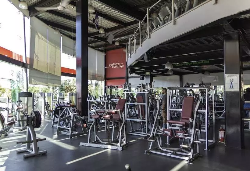 ホテル Maria Isabel Colima