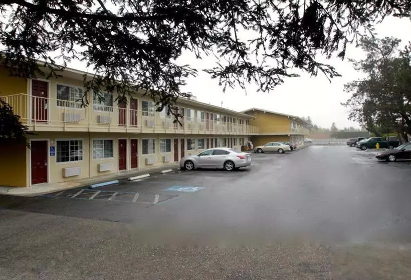 호텔 Americas Best Value Inn Petaluma