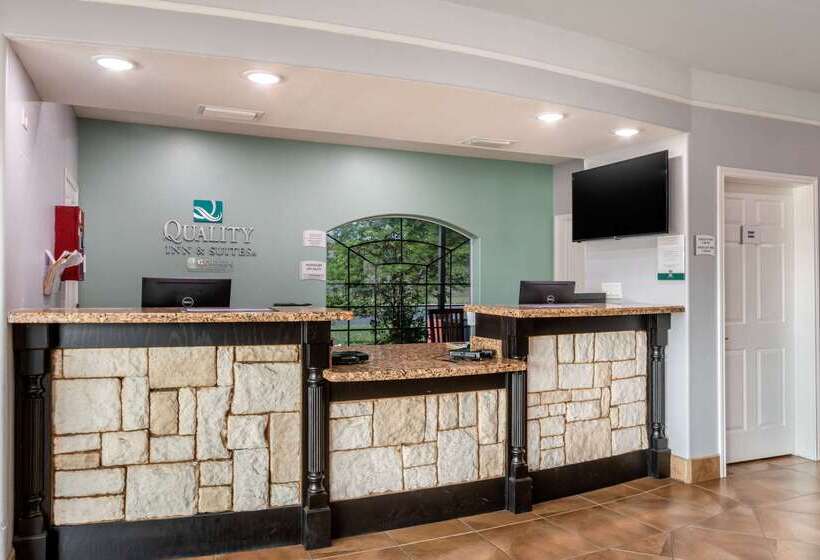 בית מלון כפרי Quality Inn & Suites At The Outlets Mercedes Weslaco