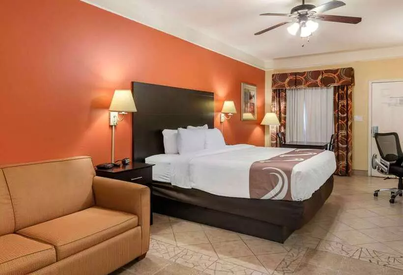 Отель Quality Inn & Suites At The Outlets Mercedes Weslaco