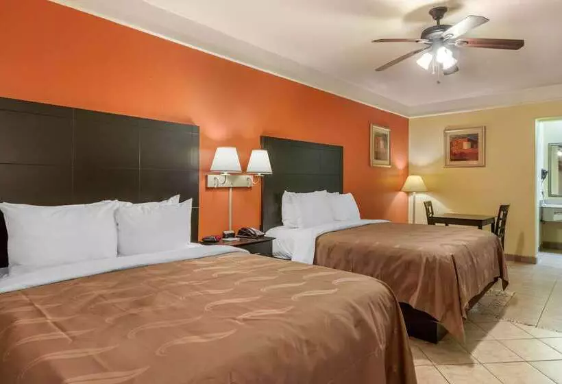 Отель Quality Inn & Suites At The Outlets Mercedes Weslaco