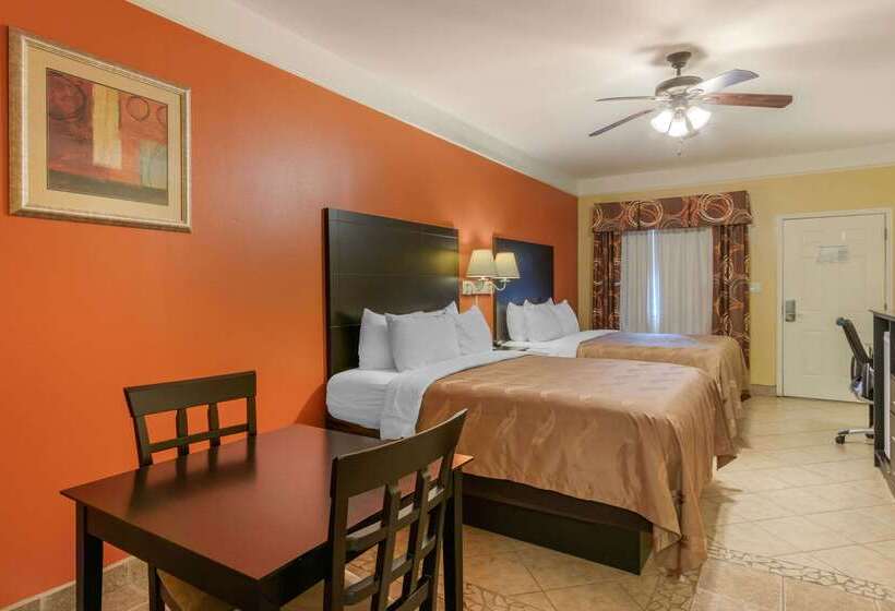 בית מלון כפרי Quality Inn & Suites At The Outlets Mercedes Weslaco