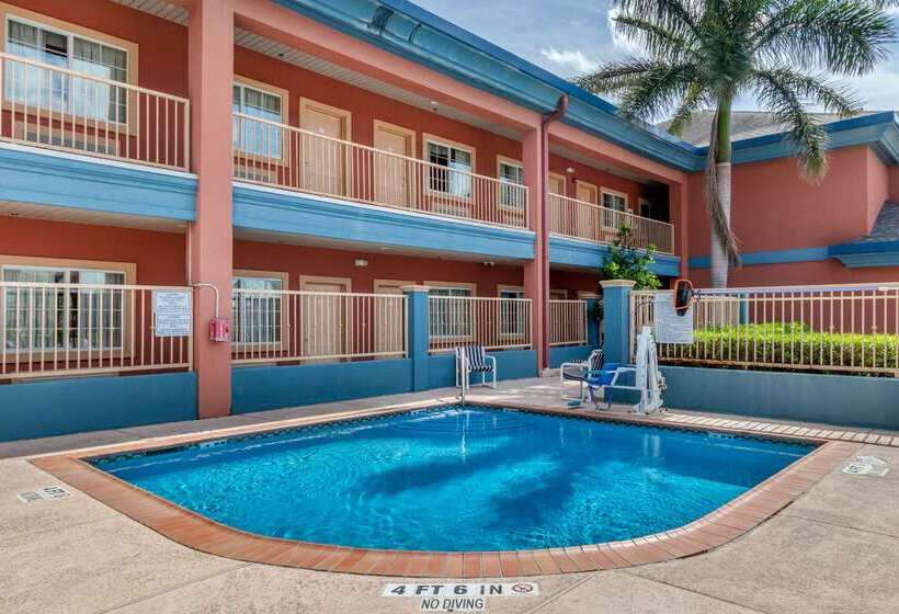 בית מלון כפרי Quality Inn & Suites At The Outlets Mercedes Weslaco