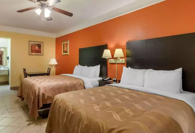 Отель Quality Inn & Suites At The Outlets Mercedes Weslaco