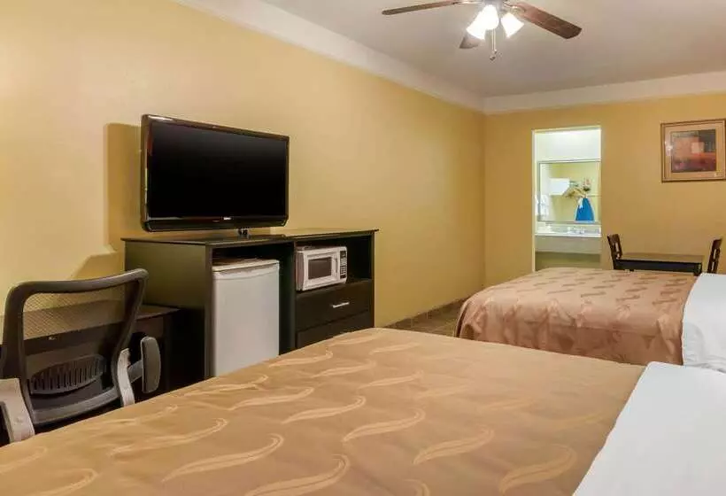 Отель Quality Inn & Suites At The Outlets Mercedes Weslaco