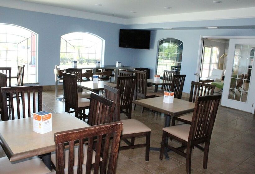 בית מלון כפרי Quality Inn & Suites At The Outlets Mercedes Weslaco