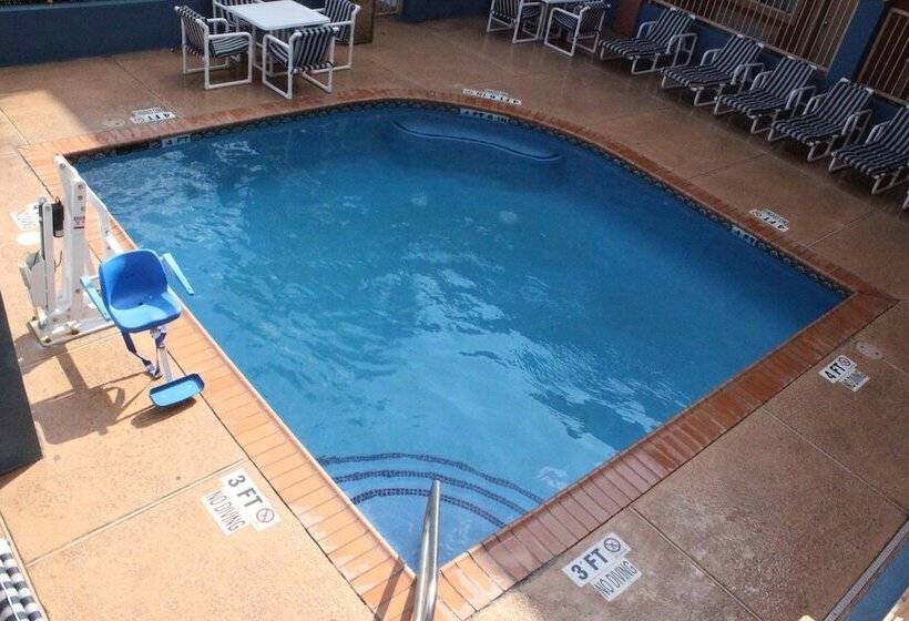 בית מלון כפרי Quality Inn & Suites At The Outlets Mercedes Weslaco