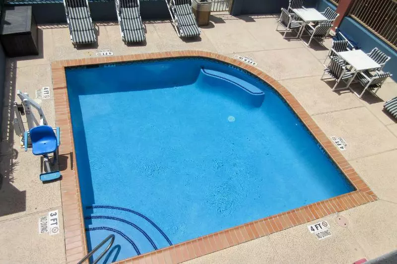 Отель Quality Inn & Suites At The Outlets Mercedes Weslaco