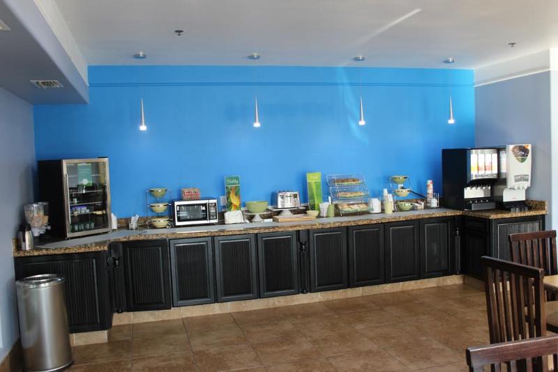 בית מלון כפרי Quality Inn & Suites At The Outlets Mercedes Weslaco