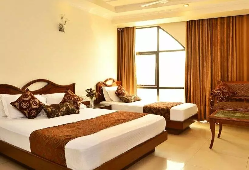 호텔 Shipra International