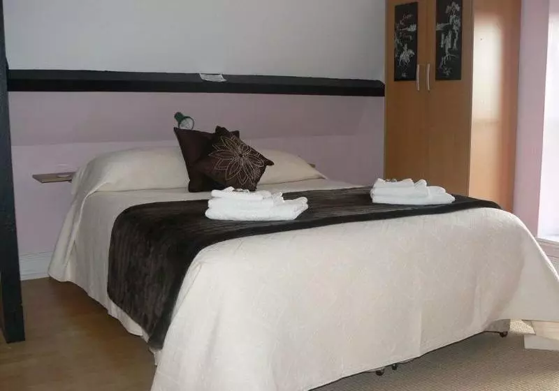 Отель The Cammarch