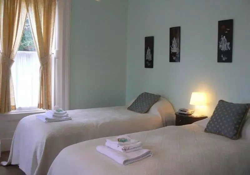 Отель The Cammarch