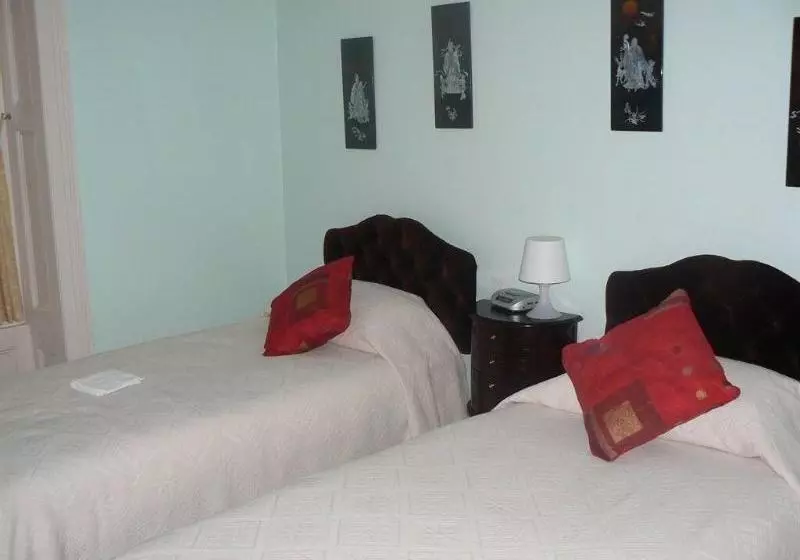 Отель The Cammarch