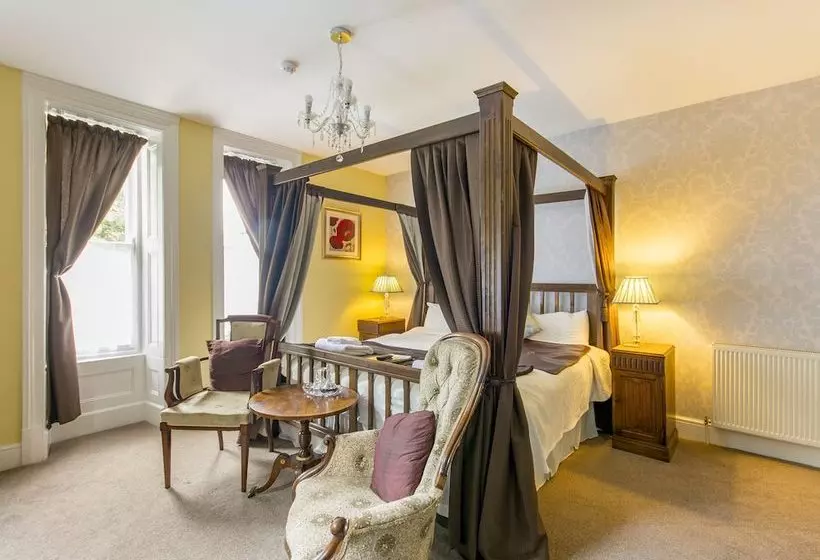 Отель The Cammarch