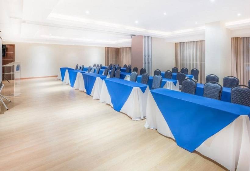 Отель Tryp By Wyndham Panama Centro