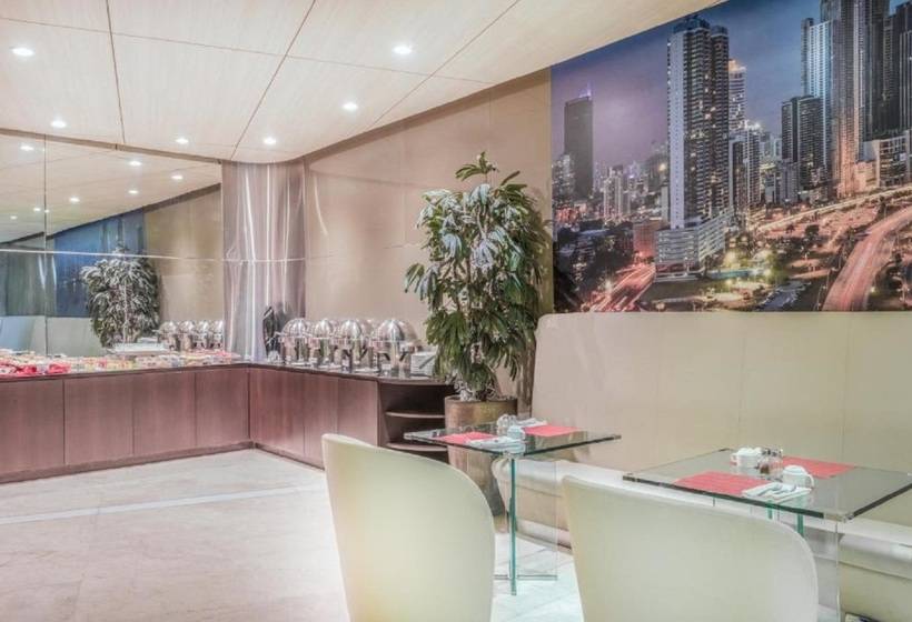 Отель Tryp By Wyndham Panama Centro