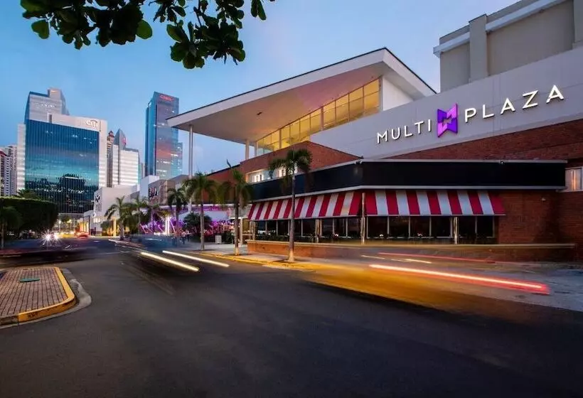 Отель Tryp By Wyndham Panama Centro