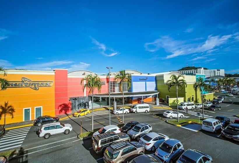 Отель Tryp By Wyndham Panama Centro