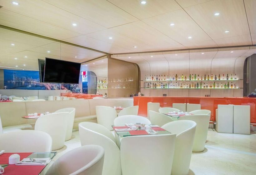 Отель Tryp By Wyndham Panama Centro