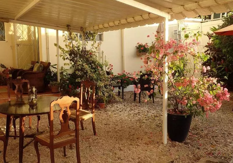 Le Cactus Guest House