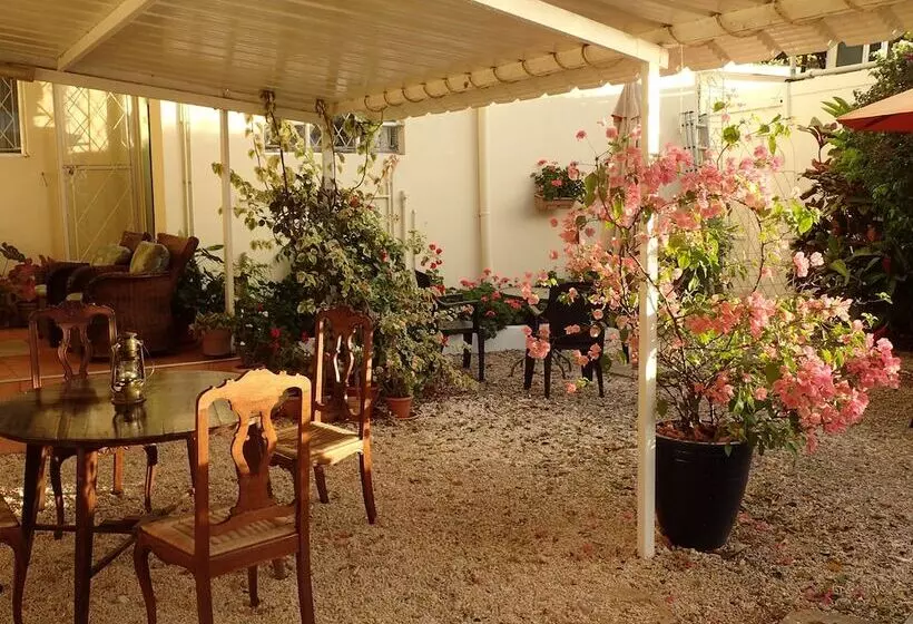 Le Cactus Guest House