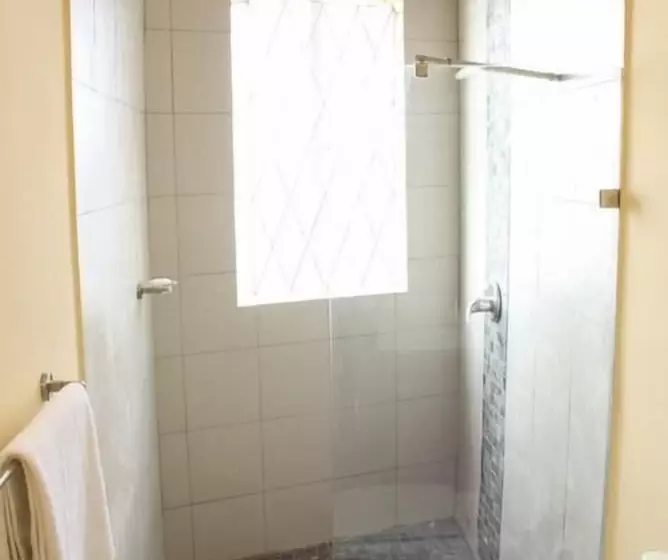 Le Cactus Guest House