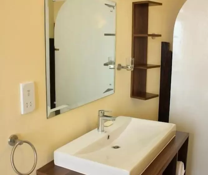 Le Cactus Guest House