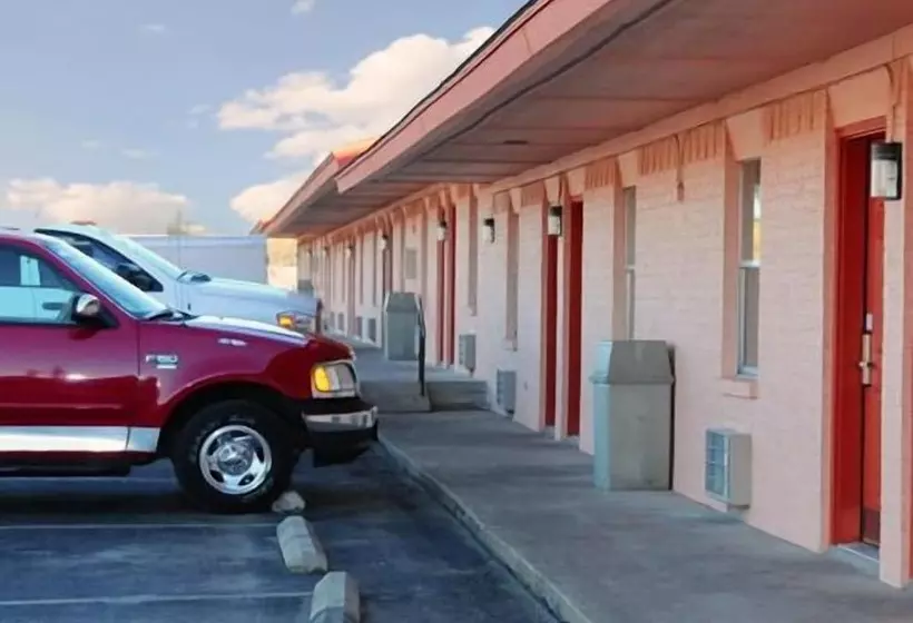 בית מלון כפרי American Inn Cleburne