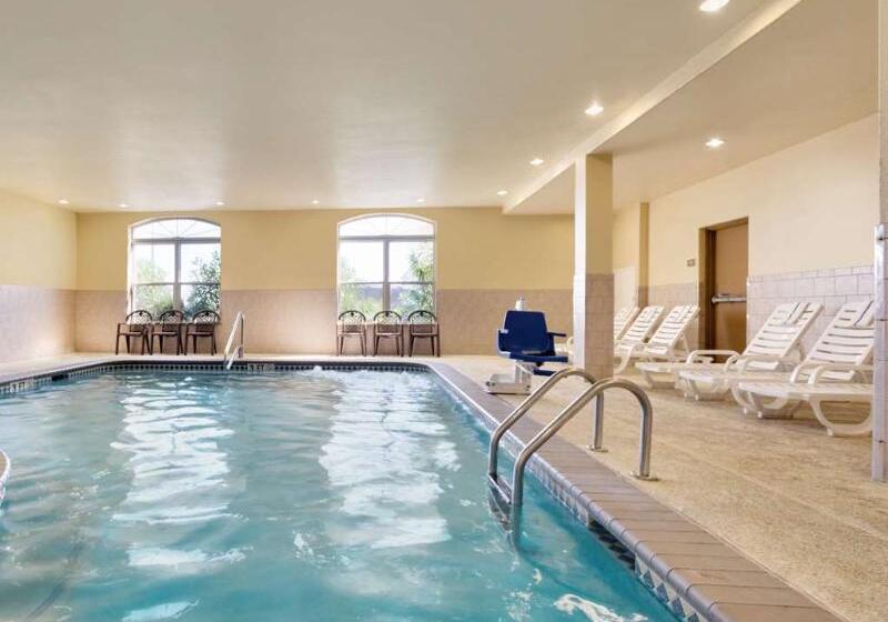 هتل Comfort Inn & Suites