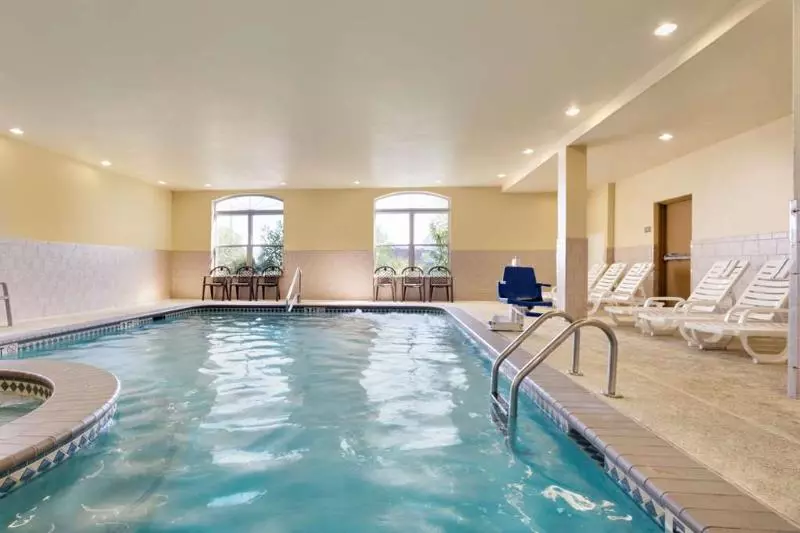 Hotel Comfort Inn & Suites