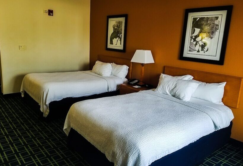 בית מלון כפרי Fairfield Inn & Suites Laredo