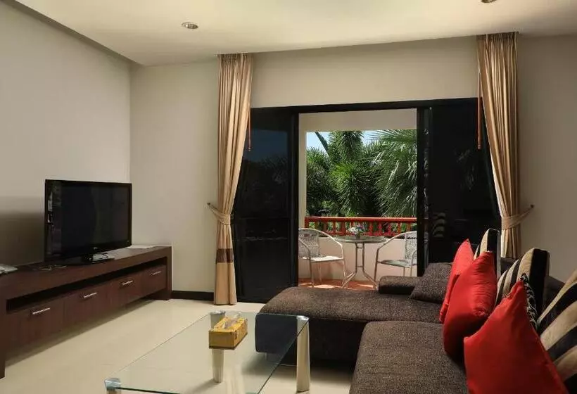 בית מלון כפרי Rawai Grand House  Sha Plus