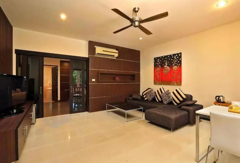 בית מלון כפרי Rawai Grand House  Sha Plus