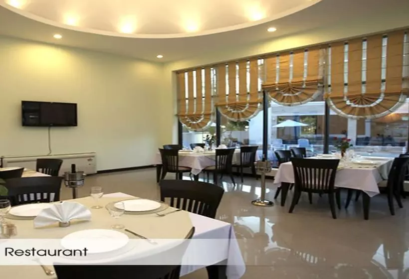 בית מלון כפרי Rawai Grand House  Sha Plus