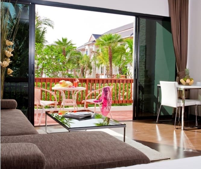 בית מלון כפרי Rawai Grand House  Sha Plus