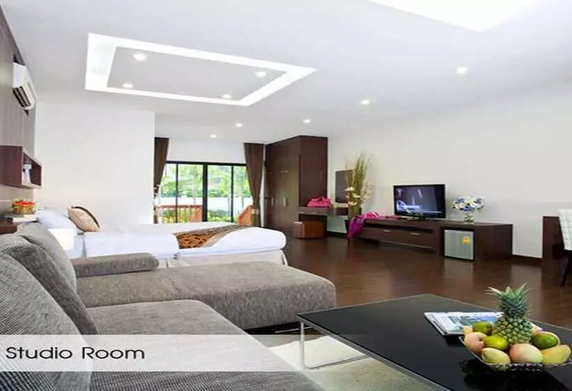 בית מלון כפרי Rawai Grand House  Sha Plus