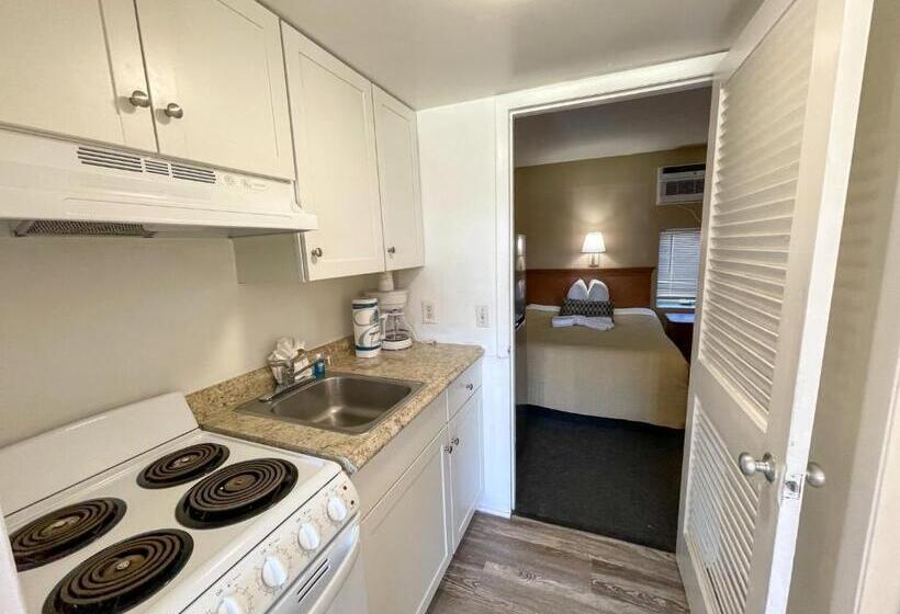 Oceanfront Viking Motel