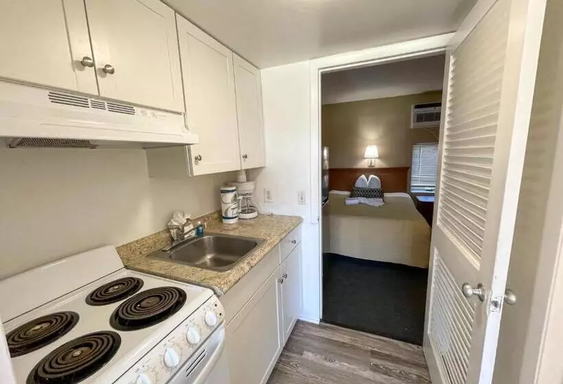 Oceanfront Viking Motel