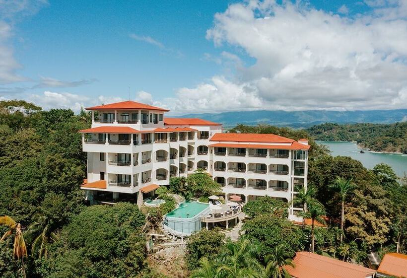 Parador Nature Resort And Spa