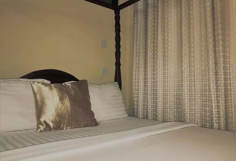 مُتل Transit Airport B&b