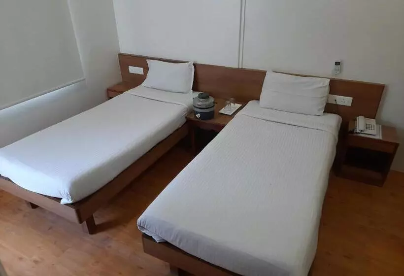 فندق Bhooshan Sivajinagar