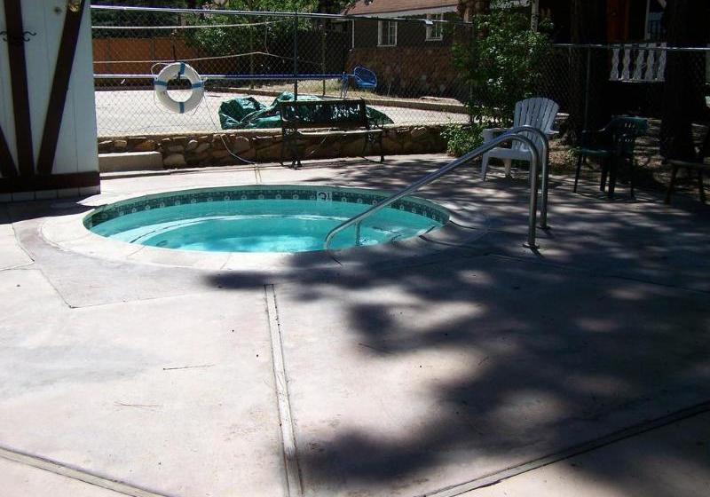 فندق Black Forest Lodge