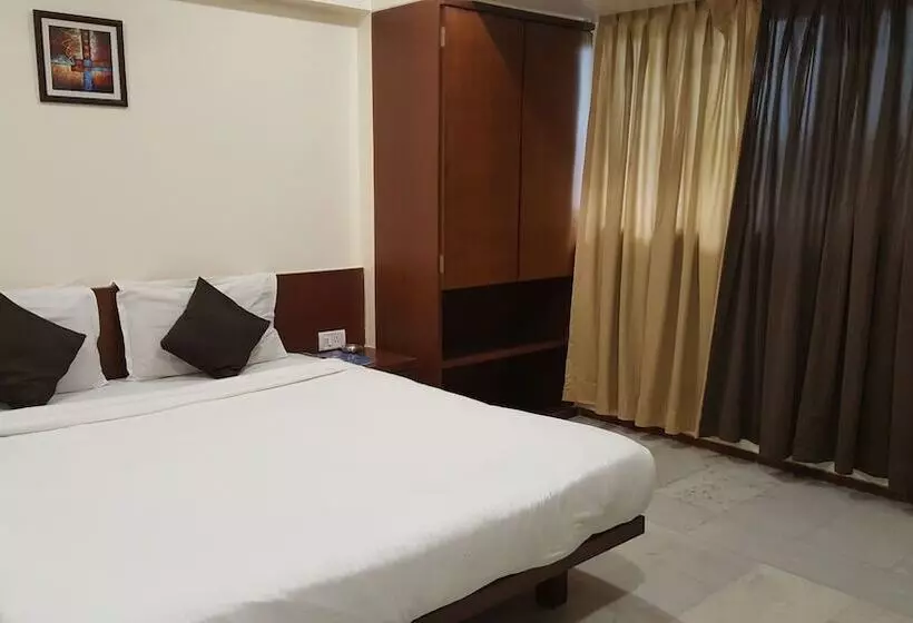 Отель Executive Residency