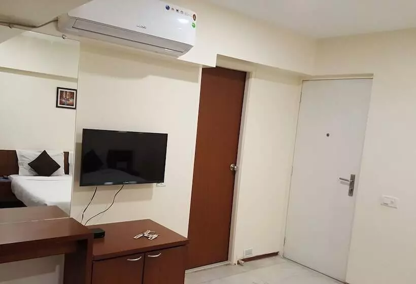 Отель Executive Residency