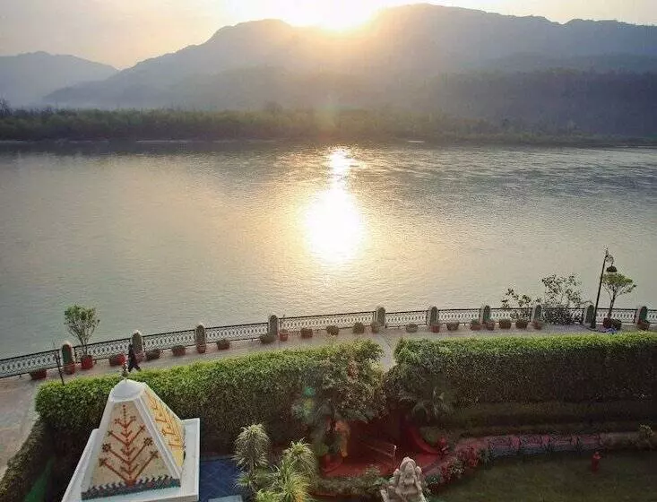 Отель Ganga Kinare  A Riverside Boutique Resort, Rishikesh